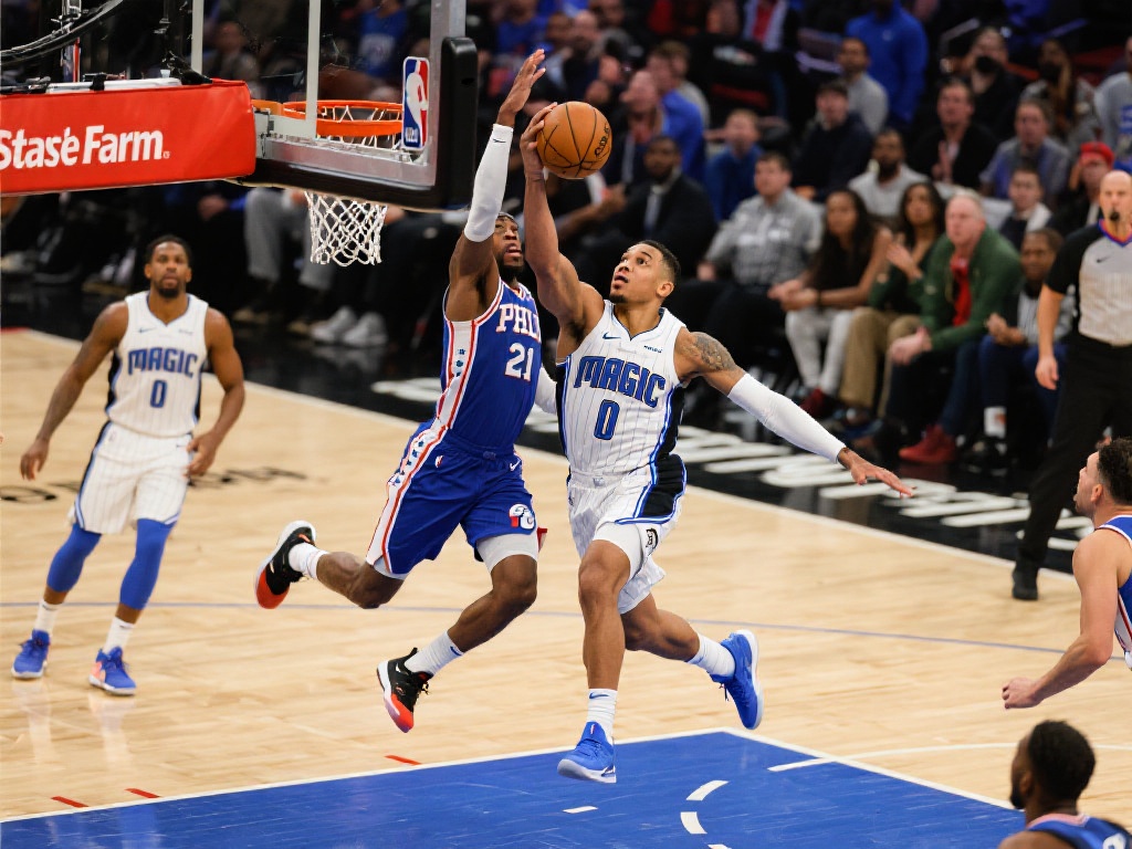 戈登精准溜底线,无球空切强打2+1 在一次关键比赛中,戈登正是通过这一底线溜