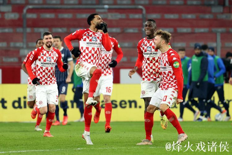 【德甲】凯恩点射卡尔建功 拜仁战平美因茨2比2 【德甲】凯恩点射卡尔建功 拜仁战平美因茨2比2